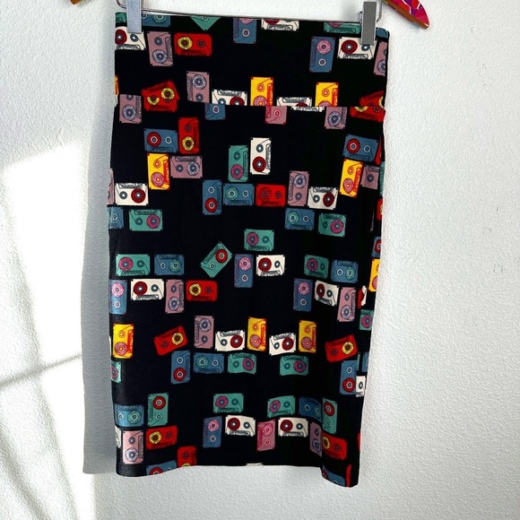 LuLaRoe cassette tape skirt size XS // 2840 - Picture 1 of 4